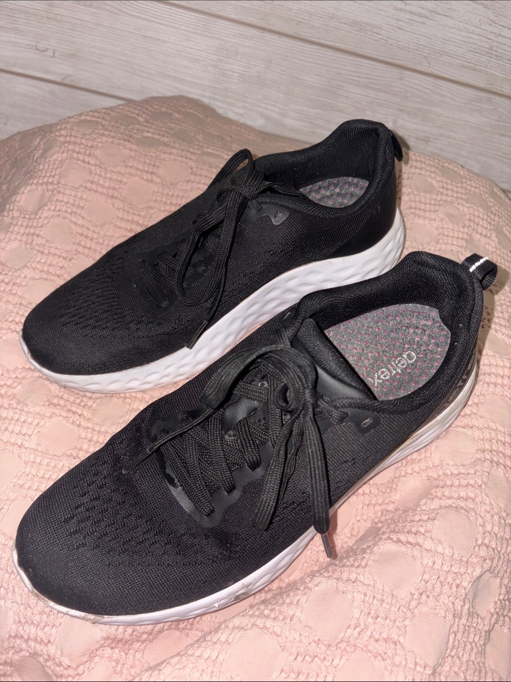 Aertrex size 7 Black Knit Athletic Sneakers with White Sole